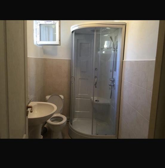 Casă cu 4 camere decomandat în Păcurari