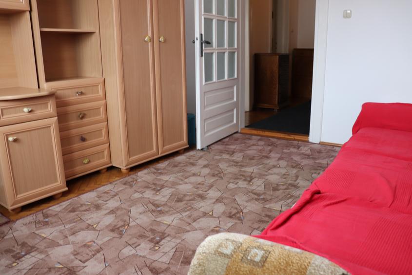 Apartament cu 3 camere semidecomandat, mobilat în Favorit