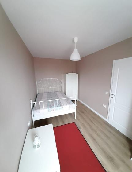 Apartament cu 3 camere semidecomandat în Central