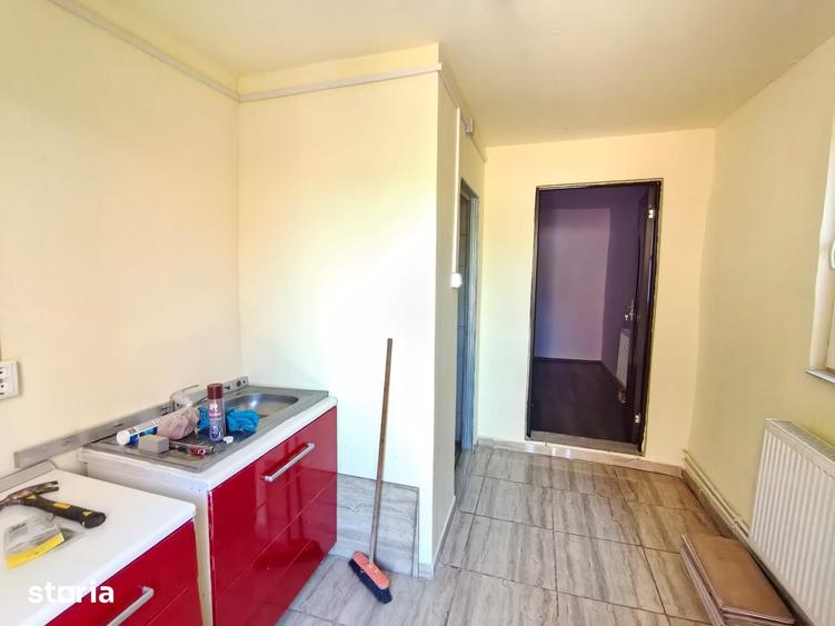 Casă cu 6 camere cu Canalizare în Central