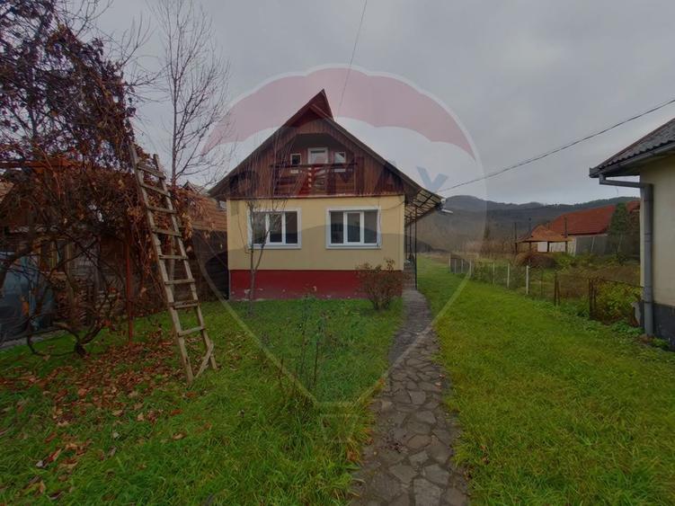 Casă individuală cu 3 camere cu Teren 1262 Mp în Vadu Izei
