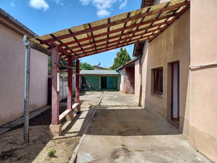 Casă individuală cu 3 camere cu Canalizare în Cantemir