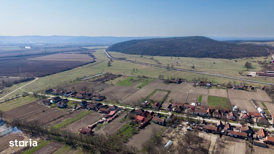 Teren de 2970 mp, în Mașloc