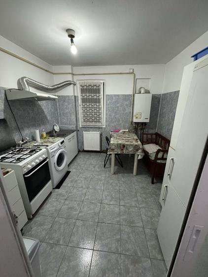 Apartament cu 2 camere nedecomandat în Podul de Piatră