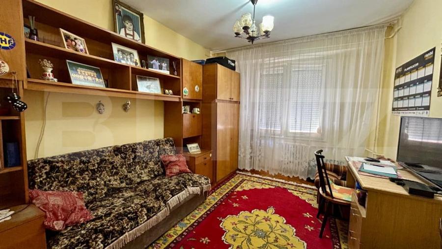 Apartament cu 4 camere decomandat în Dacia