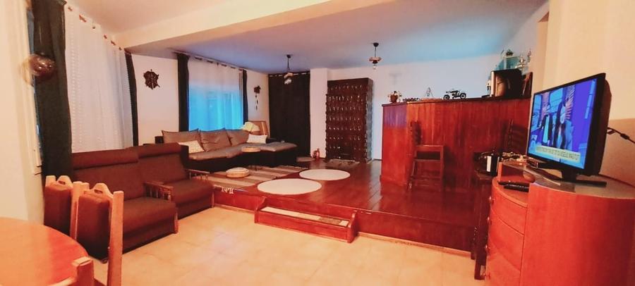 Casă cu 4 camere cu Teren 900 Mp în Florești