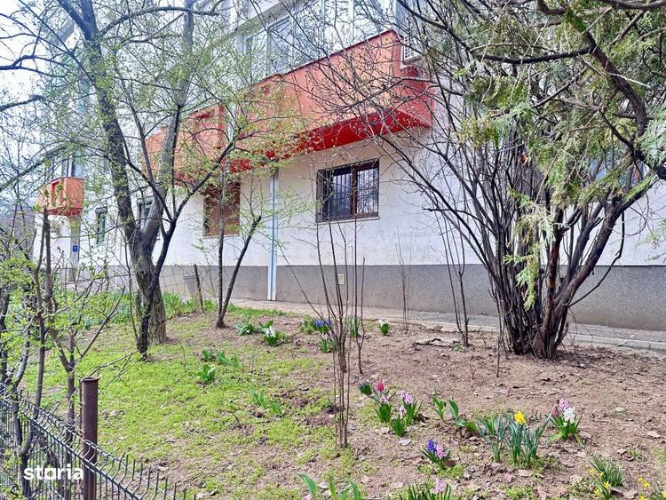 Apartament cu 3 camere, mobilat în Aviației