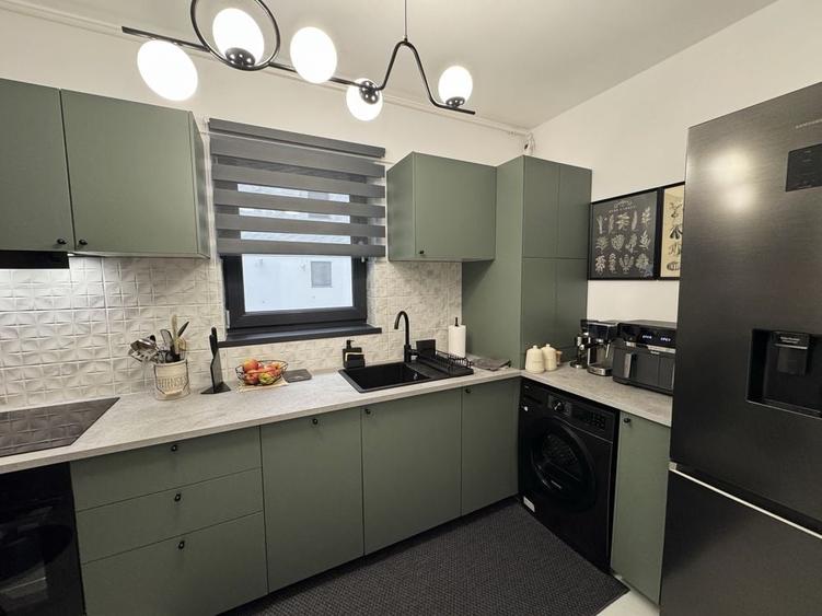 Apartament cu 3 camere decomandat în Păcii
