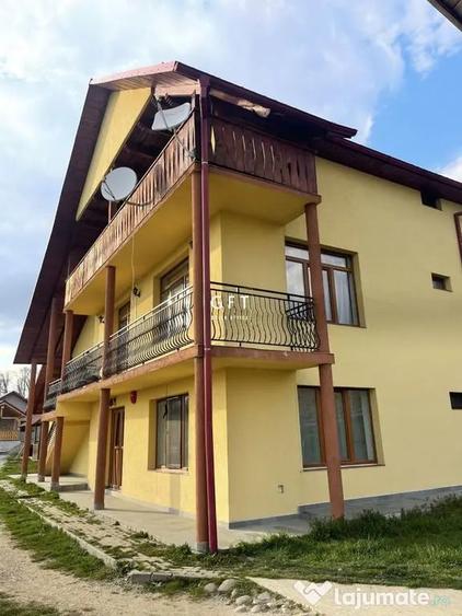 Casă cu 7 camere cu Teren 3500 Mp în Colibița