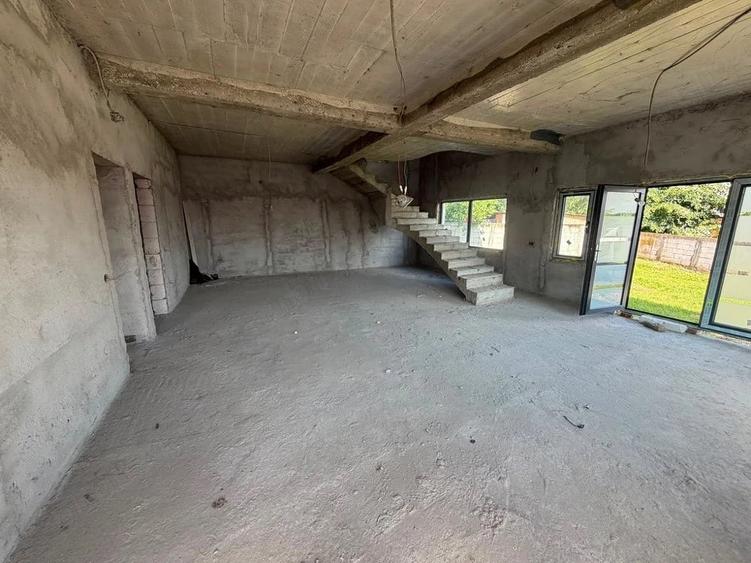 Casă cu Teren 300 Mp în Șindrilița
