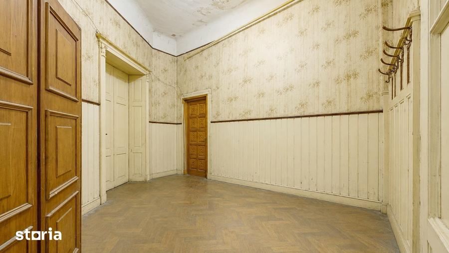 Apartament cu 8 camere în Central