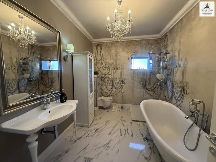 Penthouse cu 10 camere, mobilat în Central