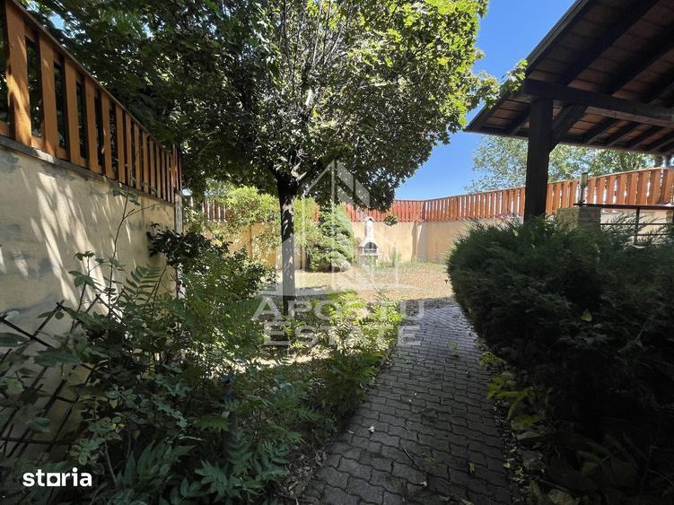 Casă cu 5 camere cu Teren 400 Mp în Lipovei
