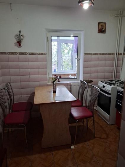 Apartament cu 2 camere decomandat în Broșteni