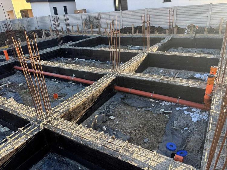 Casă cu 4 camere în Central