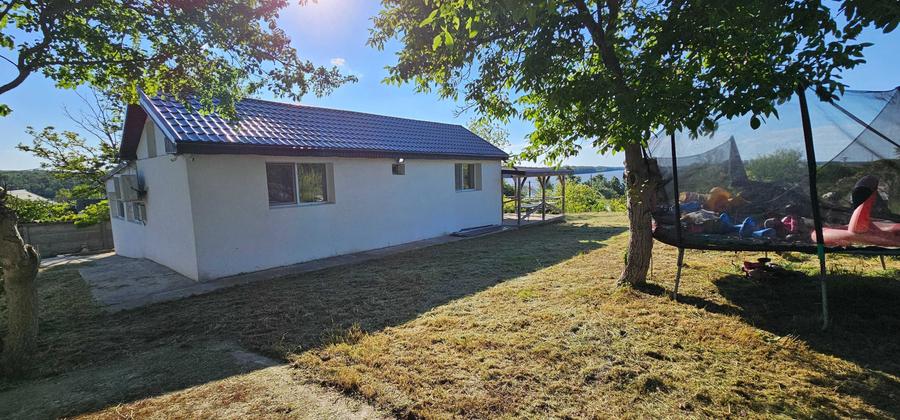 Casă cu 3 camere în Topalu