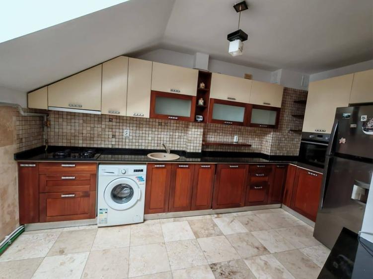 Apartament cu 3 camere decomandat, mobilat în Păcurari