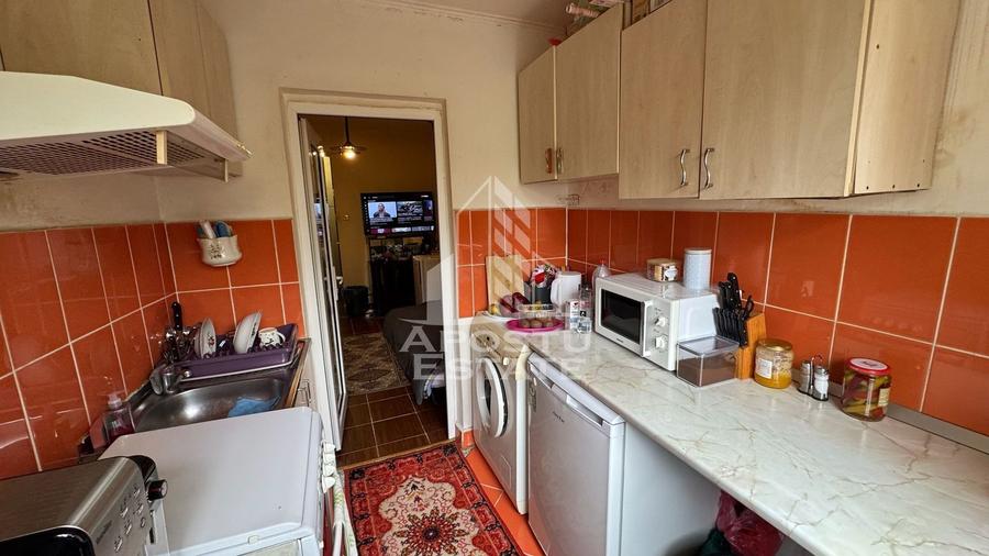 Apartament cu 2 camere semidecomandat în Lipovei
