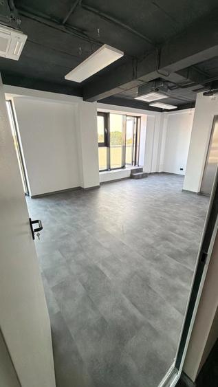 Spațiu comercial, de 50 mp, în 1 Decembrie