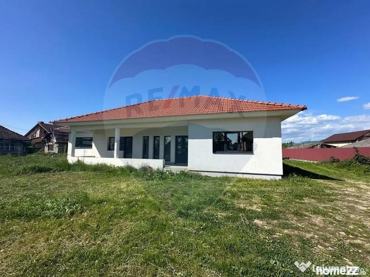 Casă cu 4 camere cu Teren 718 Mp în Lăpuș