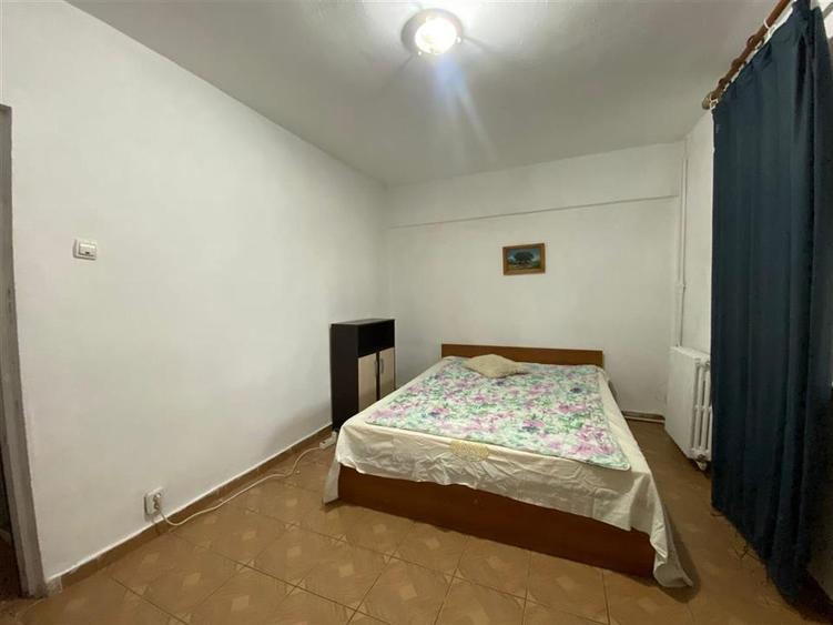Apartament cu 2 camere decomandat în Podul de Fier
