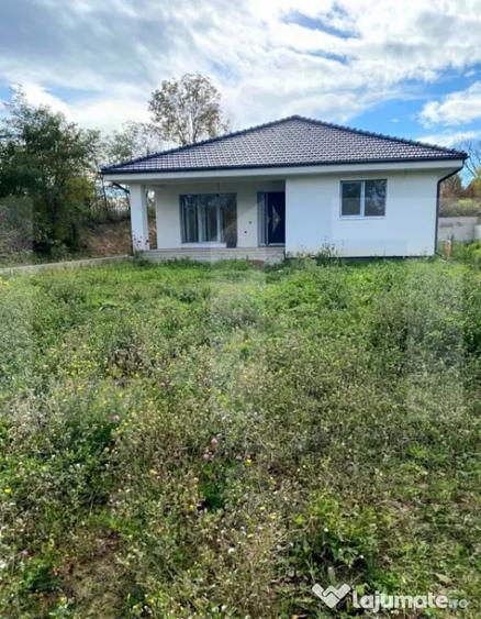 Casă cu 4 camere cu Teren 600 Mp în Aiton