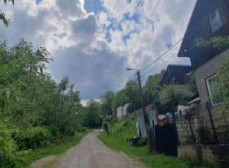 Casă cu 1 camere cu Teren 290 Mp în Petros