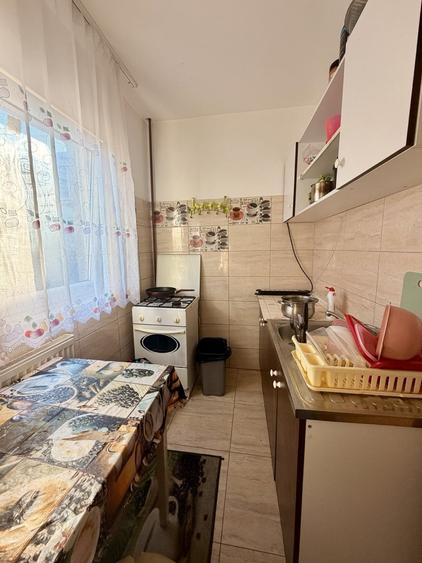 Garsonieră nedecomandată, mobilată în Lipovei
