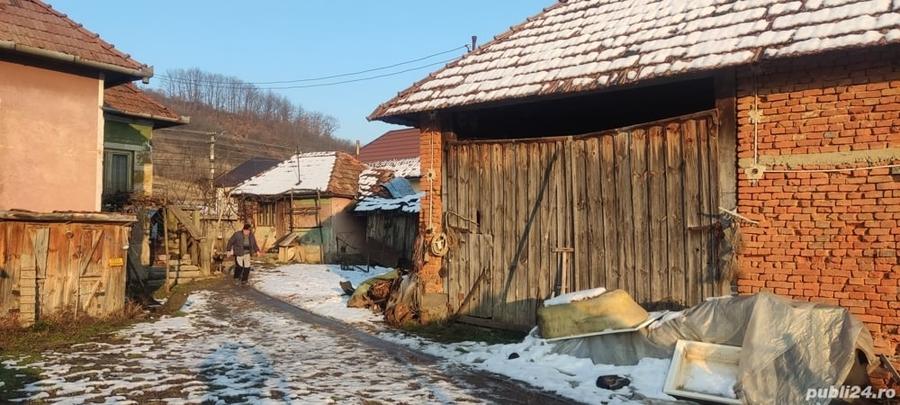 Casă cu 5 camere în Sânmihaiu Almașului