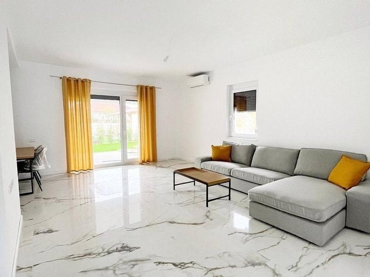 Casă individuală cu 5 camere cu Canalizare în Aradului