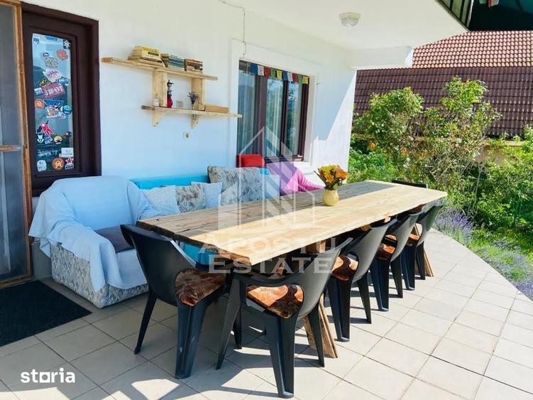 Casă cu 8 camere cu Teren 1226 Mp în Eșelnița
