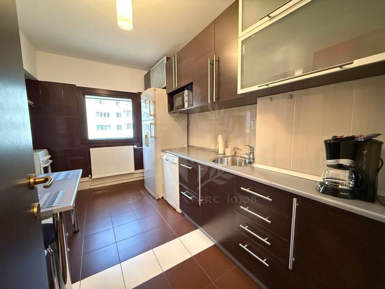 Apartament cu 2 camere decomandat, mobilat în Republicii