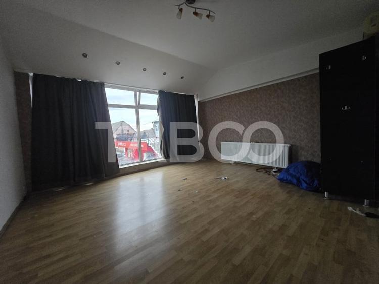 Apartament cu 4 camere decomandat, mobilat în Slimnic