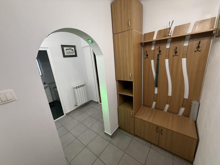 Apartament cu 2 camere decomandat, mobilat în Piața Nouă