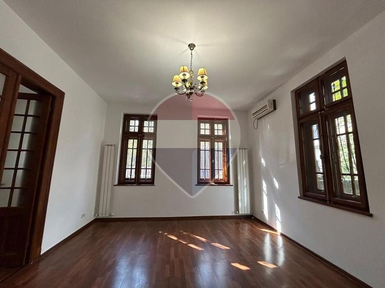 Casă individuală cu 4 camere cu Teren 126 Mp în Cișmigiu