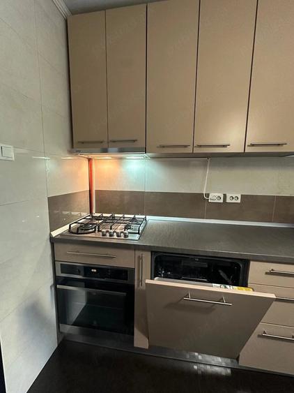 Apartament cu 3 camere decomandat în Gorjului