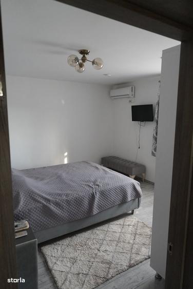 Casă cu 4 camere în Săbăreni