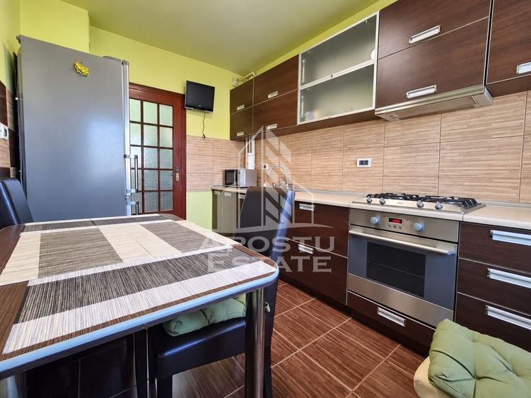 Apartament cu 4 camere decomandat, mobilat în Malul Mureșului