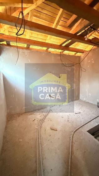 Casă individuală cu 3 camere cu Teren 1678 Mp în Est