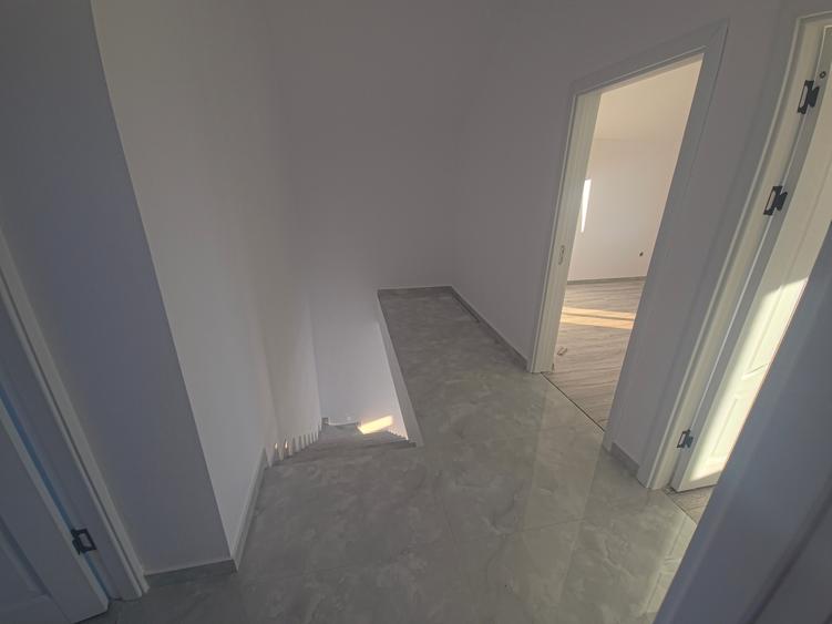 Casă cu 5 camere cu Teren 210 Mp în Valu lui Traian