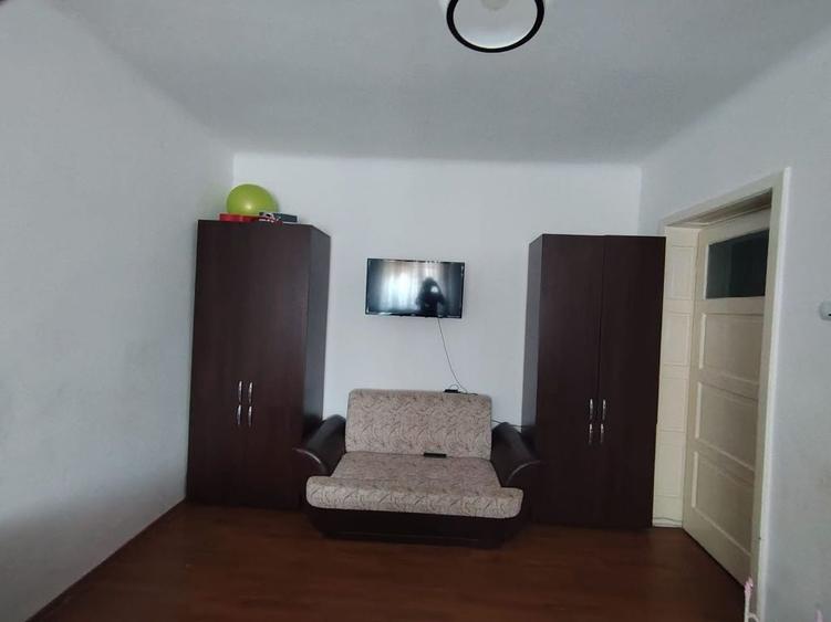 Apartament cu 2 camere decomandat în Sârbi