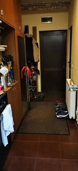 Apartament cu 4 camere semidecomandat, mobilat în Central