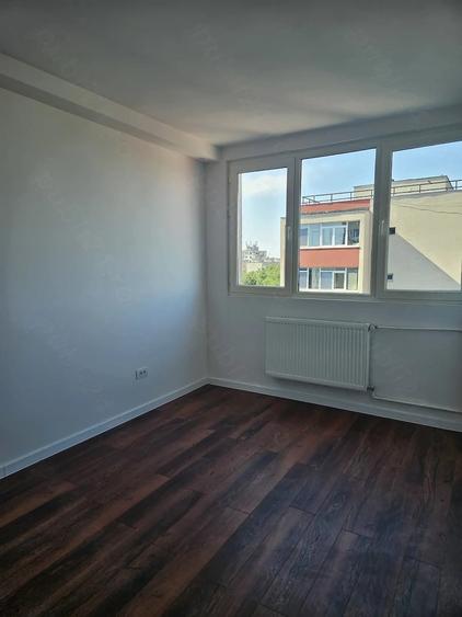 Apartament cu 3 camere semidecomandat în Progresul