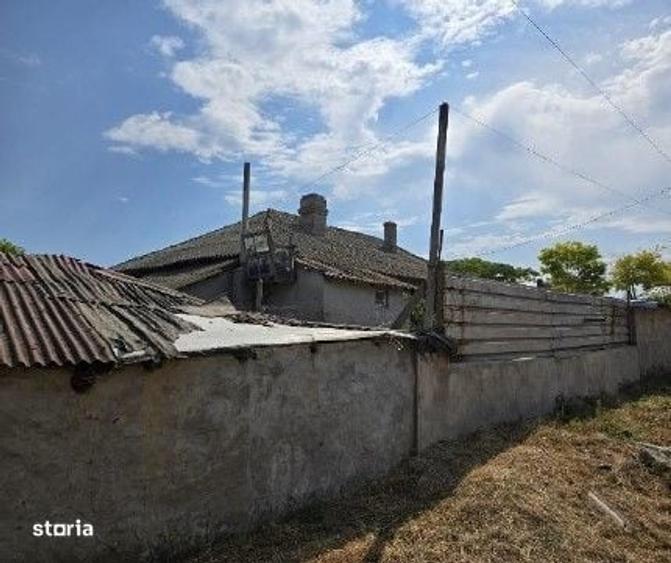 Casă cu 2 camere cu Teren 1722 Mp în Vadu