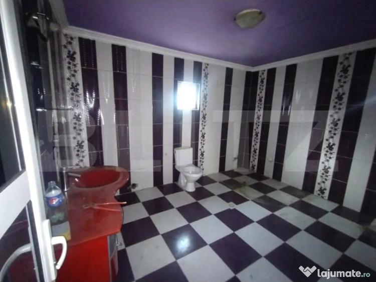 Casă cu 5 camere cu Teren 1000 Mp în Central