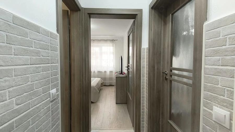 Apartament cu 2 camere decomandat în 22 Decembrie