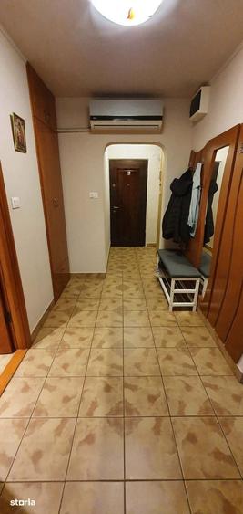 Apartament cu 3 camere decomandat, mobilat în Aurel Vlaicu