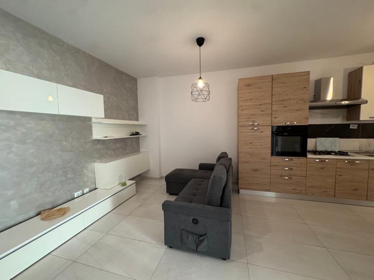 Apartament cu 2 camere semidecomandat în Centru Civic