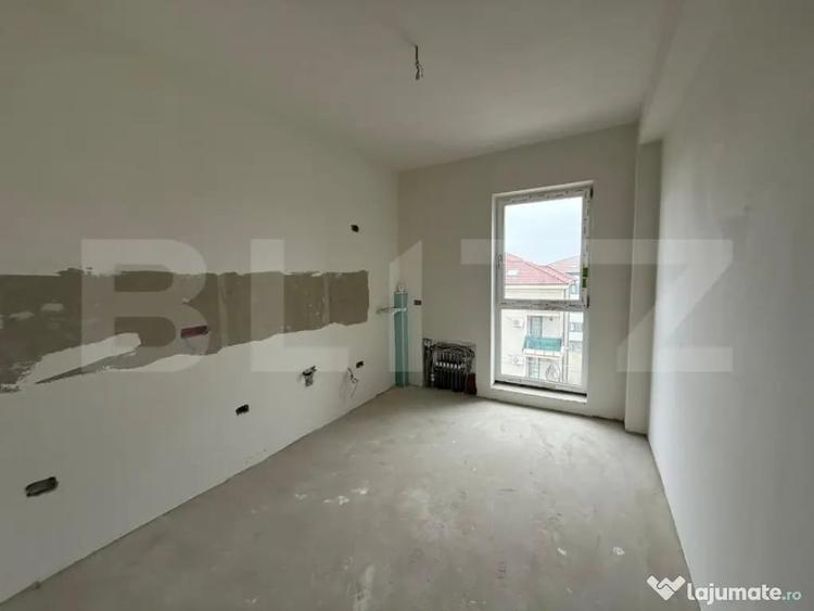 Apartament cu 3 camere semidecomandat în Soarelui