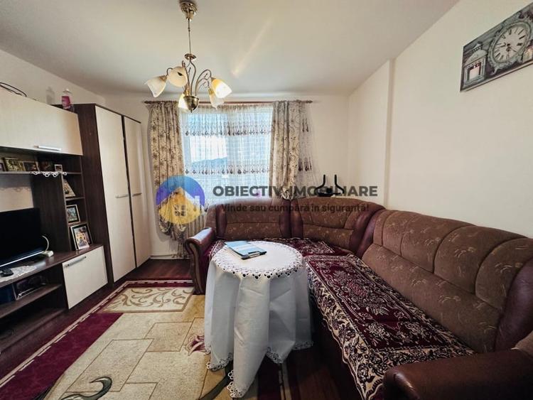 Apartament cu 3 camere semidecomandat, mobilat în Dărmănești